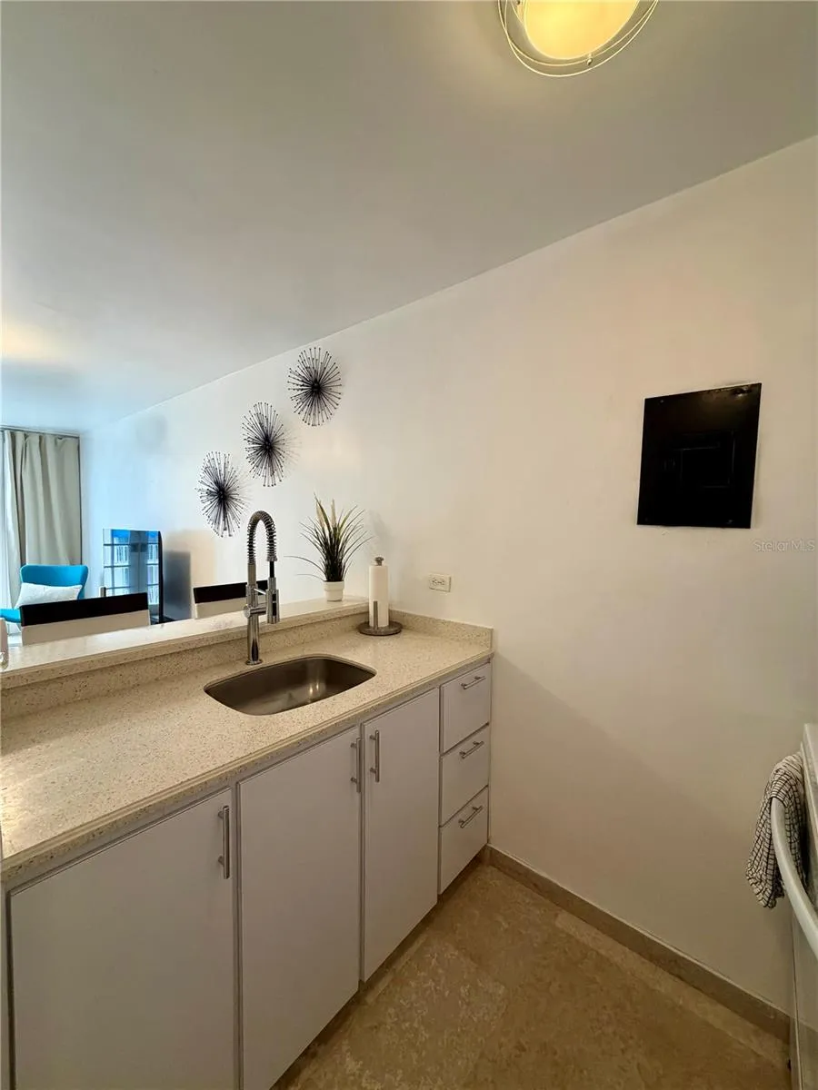 6471 AVE. ISLA VERDE #811 Carolina, PR 00979
