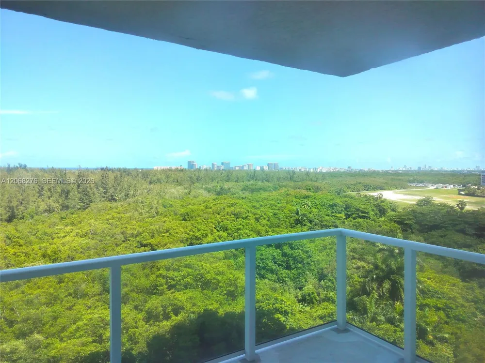 14951 Royal Oaks Ln #1006 North Miami, FL 33181