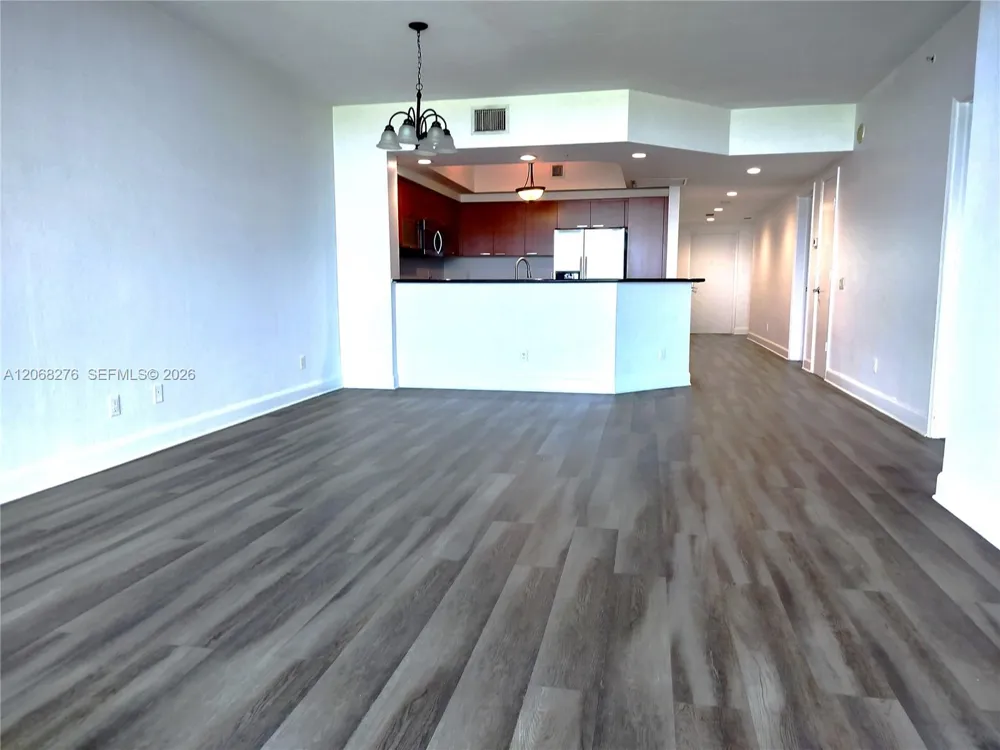 14951 Royal Oaks Ln #1006 North Miami, FL 33181
