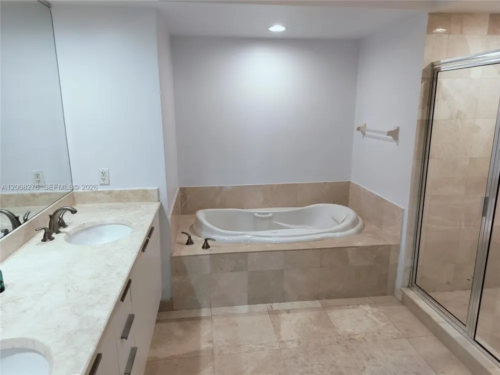 14951 Royal Oaks Ln #1006 North Miami, FL 33181