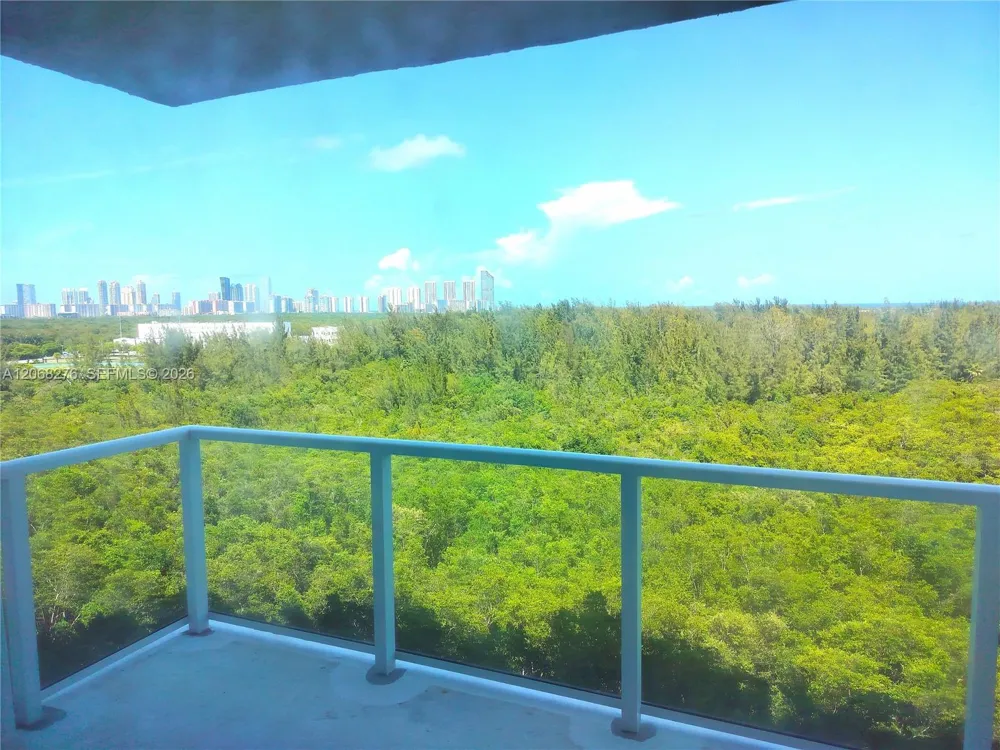 14951 Royal Oaks Ln #1006 North Miami, FL 33181