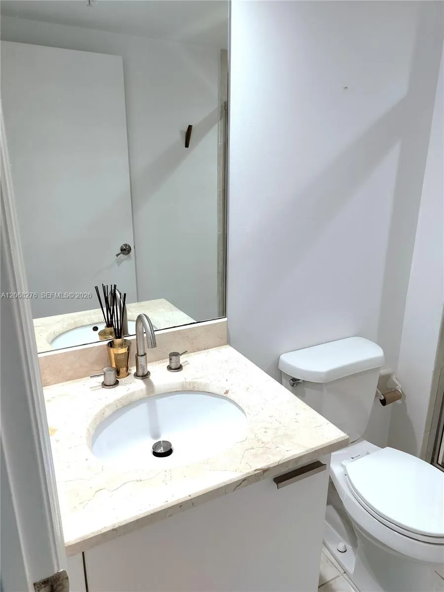 14951 Royal Oaks Ln #1006 North Miami, FL 33181