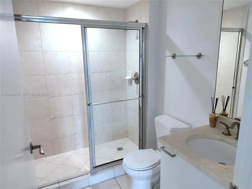 14951 Royal Oaks Ln #1006 North Miami, FL 33181