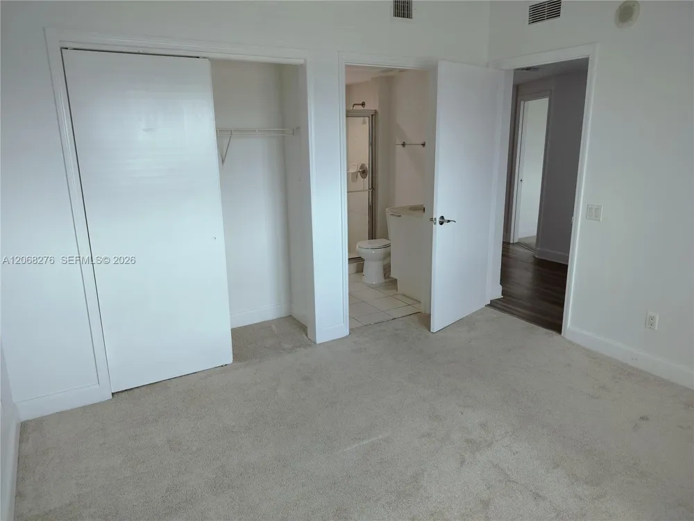 14951 Royal Oaks Ln #1006 North Miami, FL 33181