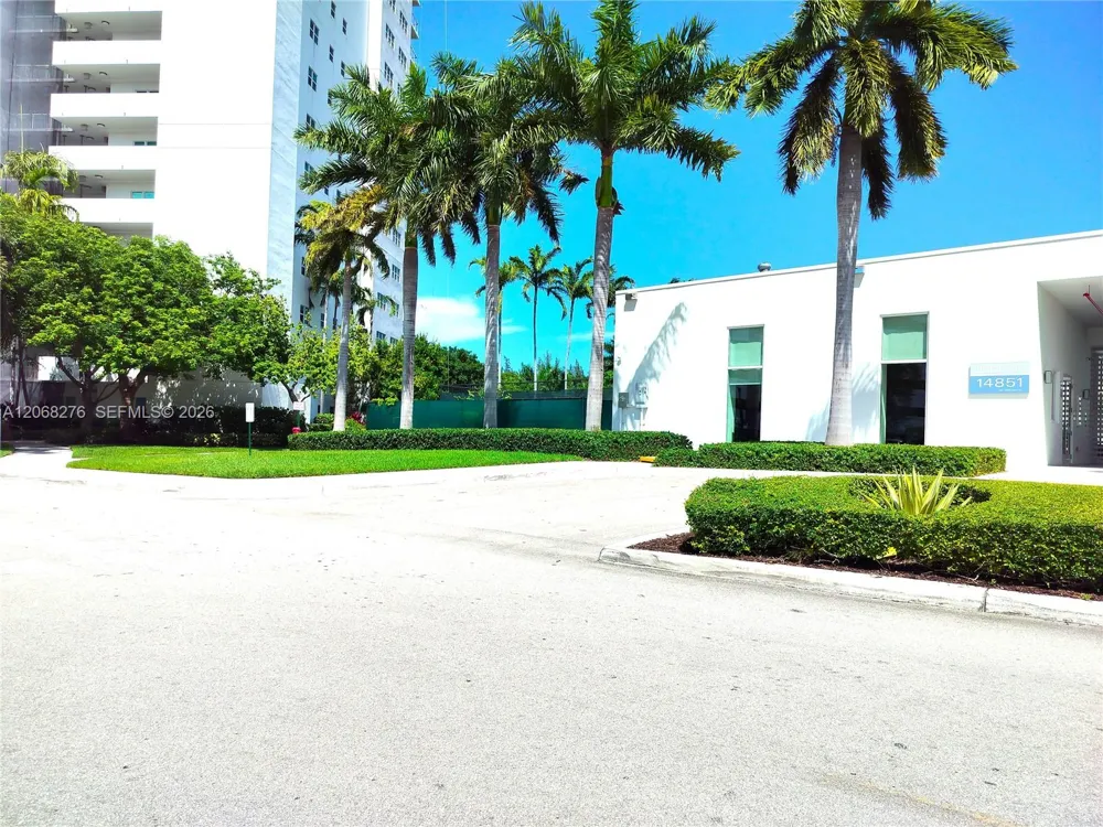 14951 Royal Oaks Ln #1006 North Miami, FL 33181