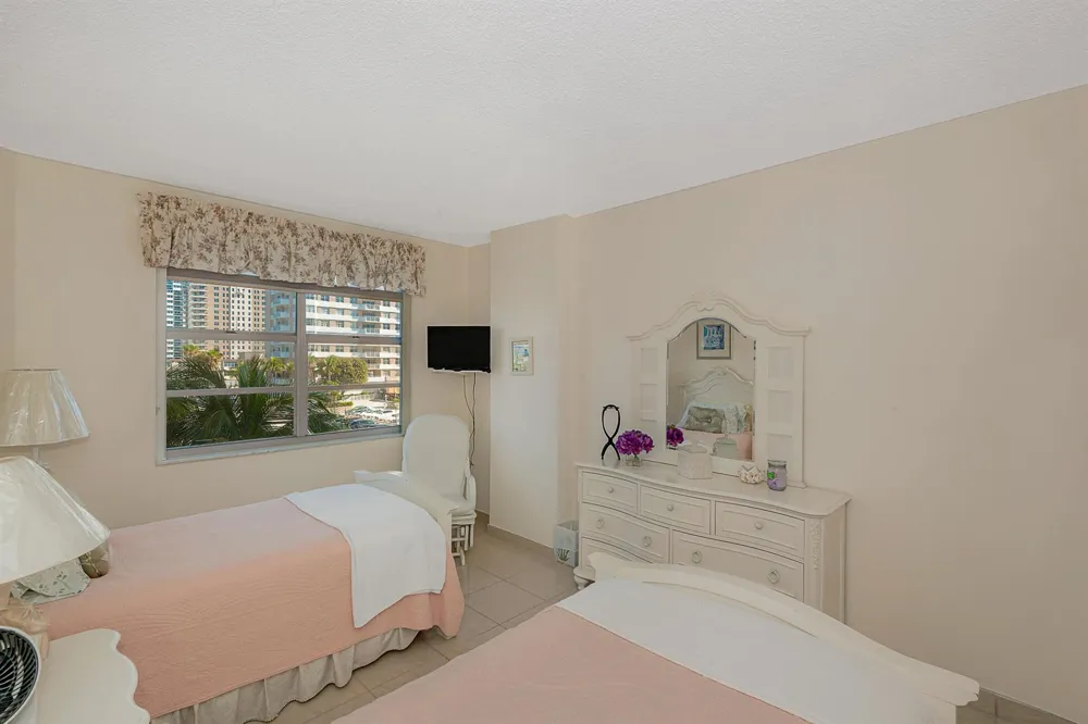 1980 S OCEAN DRIVE #3P Hallandale Beach, FL 33009