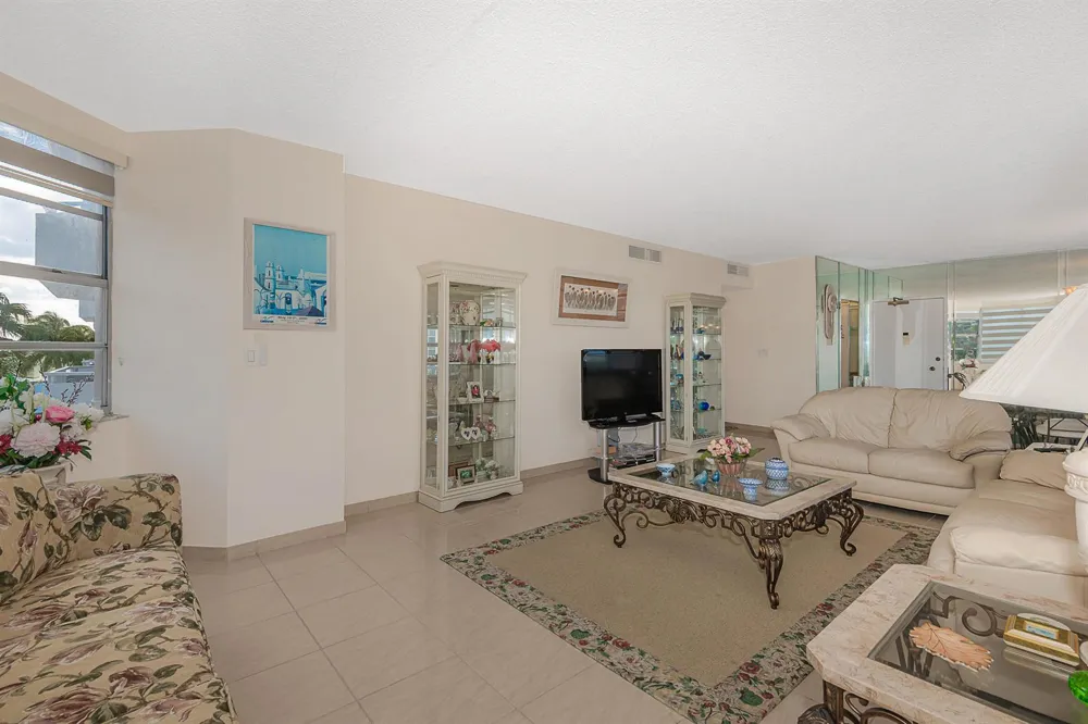 1980 S OCEAN DRIVE #3P Hallandale Beach, FL 33009