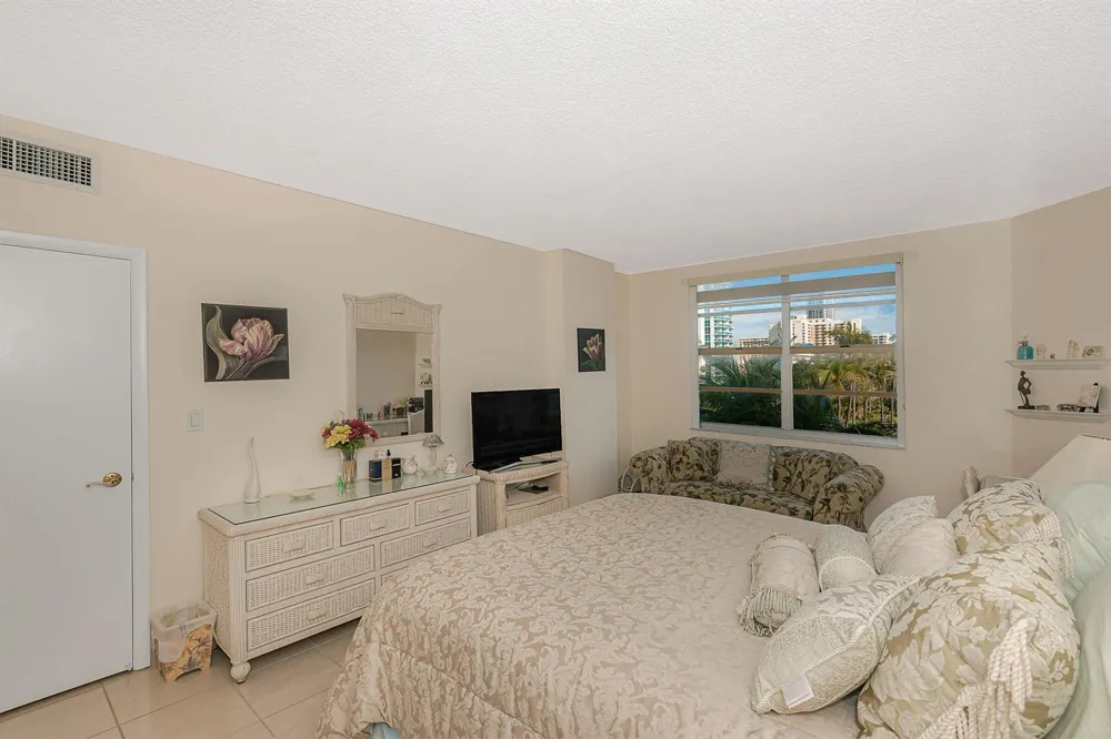 1980 S OCEAN DRIVE #3P Hallandale Beach, FL 33009