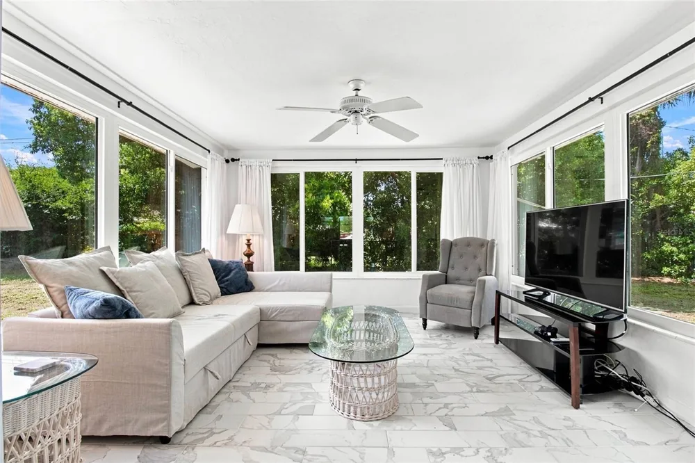 4100 18TH AVENUE St Petersburg, FL 33713