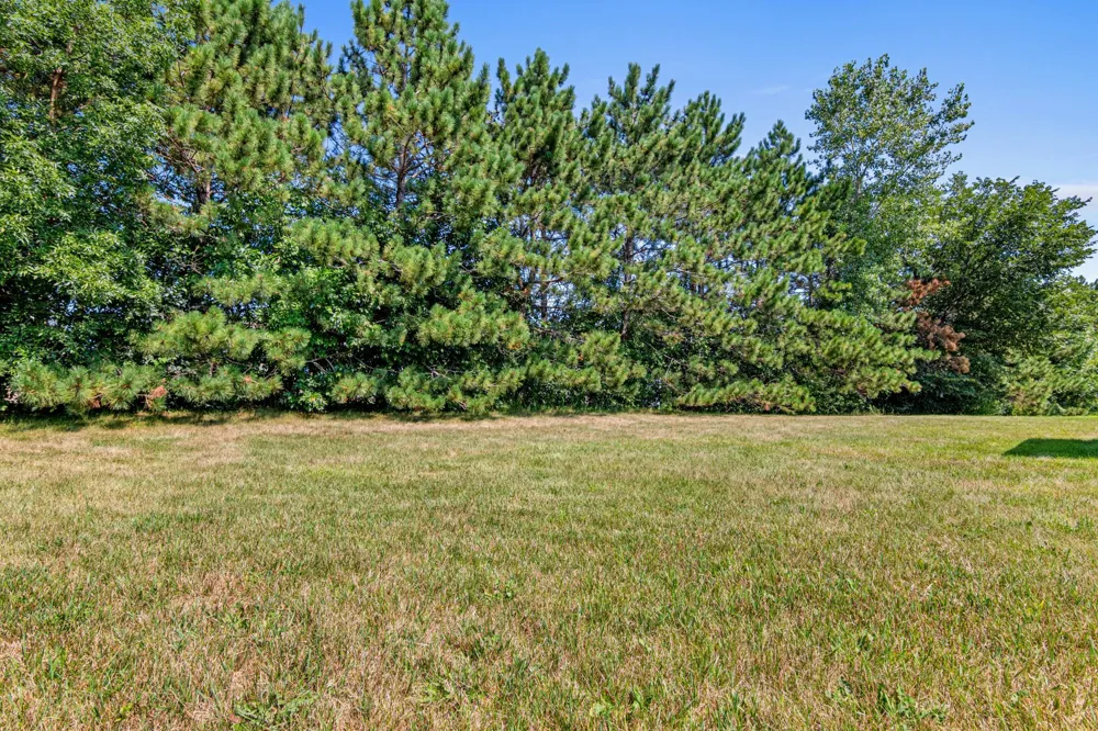 305 Wildwood Circle Roberts, WI 54023