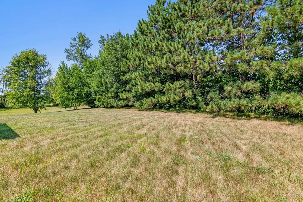 305 Wildwood Circle Roberts, WI 54023
