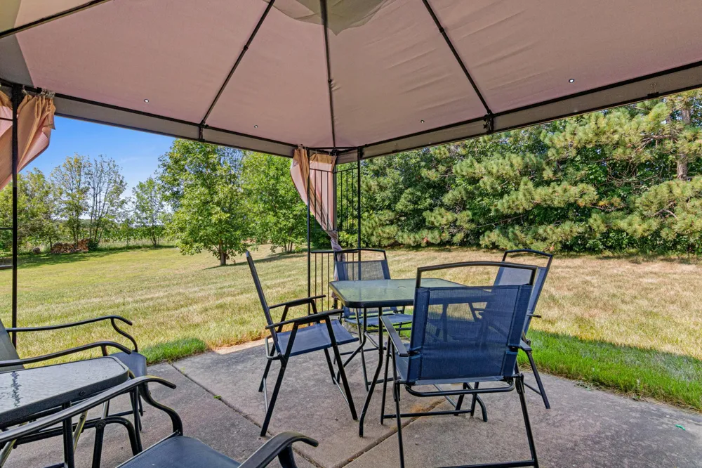 305 Wildwood Circle Roberts, WI 54023