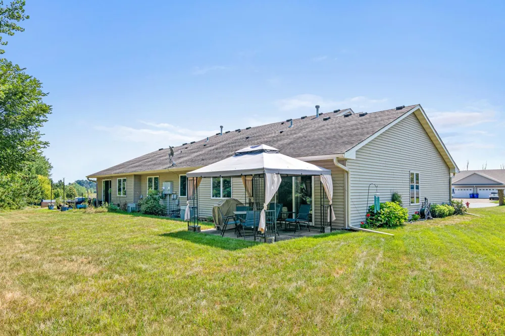305 Wildwood Circle Roberts, WI 54023