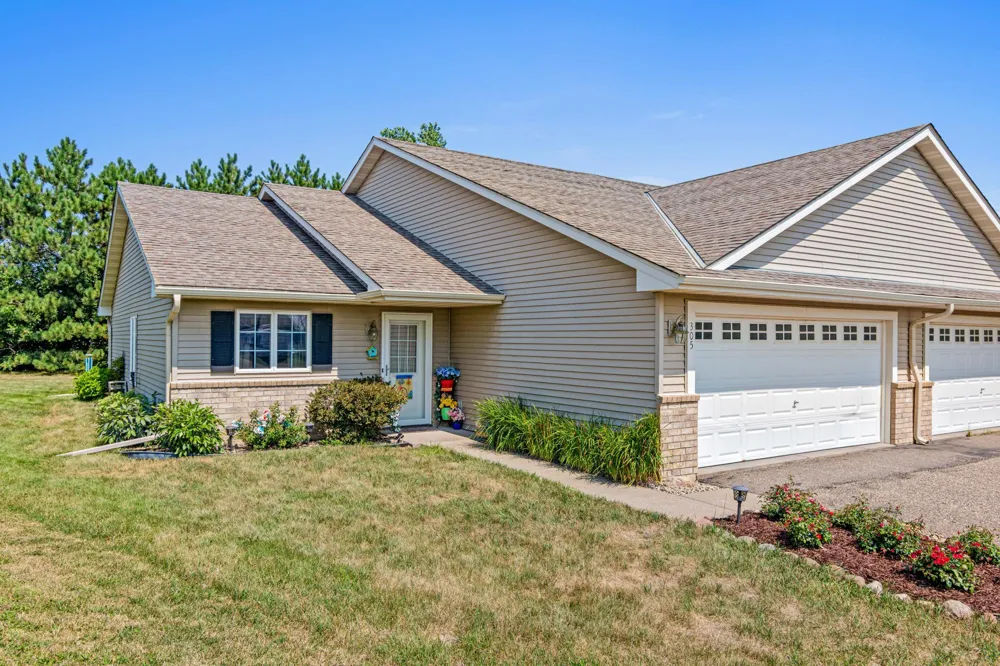 305 Wildwood Circle Roberts, WI 54023