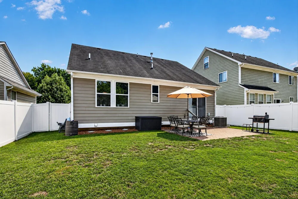 10415 Scarlet Oak Drive Ypsilanti, MI 48198