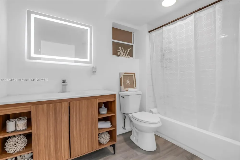 16400 NE 17th Ave #601 North Miami Beach, FL 33162