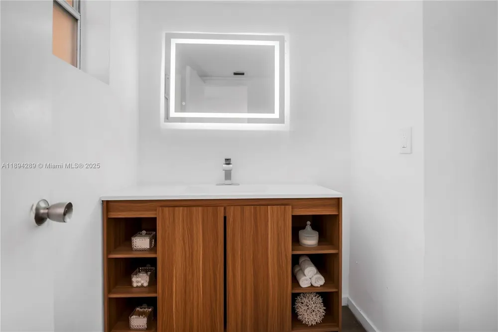 16400 NE 17th Ave #601 North Miami Beach, FL 33162