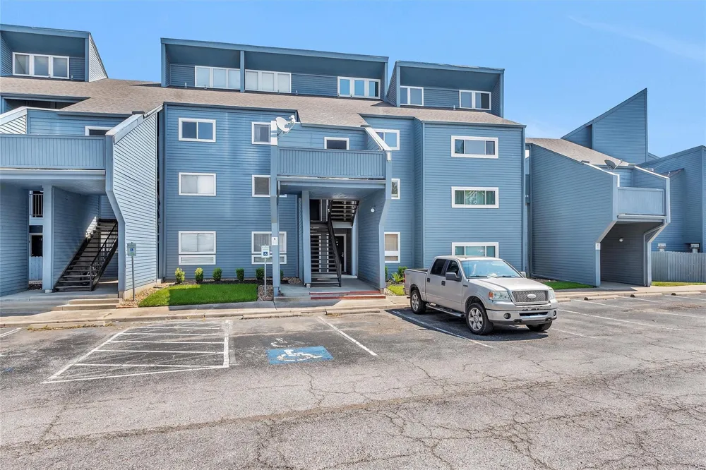 12500 Melville Drive 325c Montgomery, TX 77356