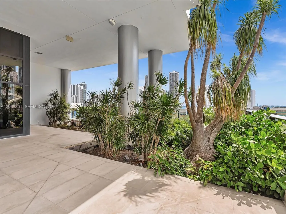 1600 NE 1st Ave #3119 Miami, FL 33132