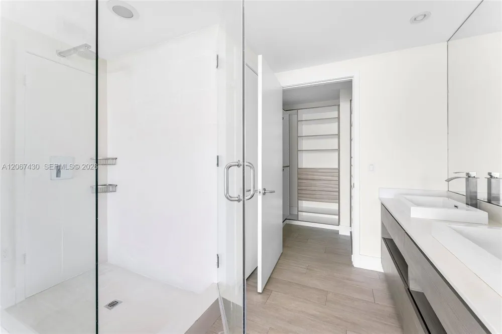 460 NE 28th St #1803 Miami, FL 33137