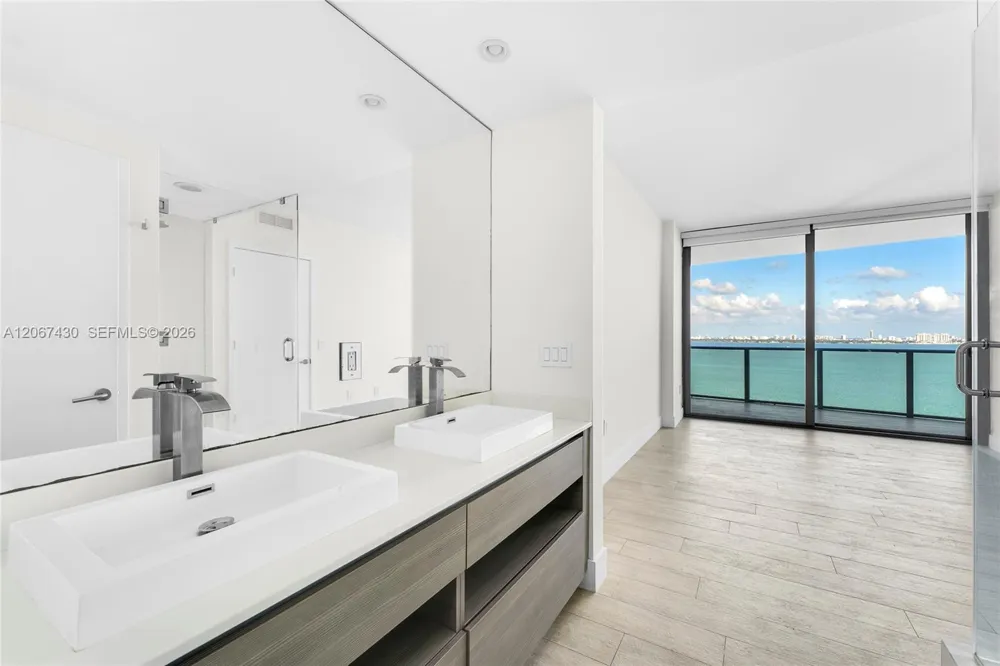 460 NE 28th St #1803 Miami, FL 33137