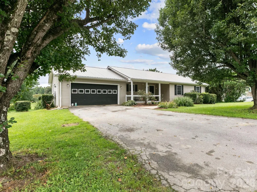 11 Cathy Court Hendersonville, NC 28792