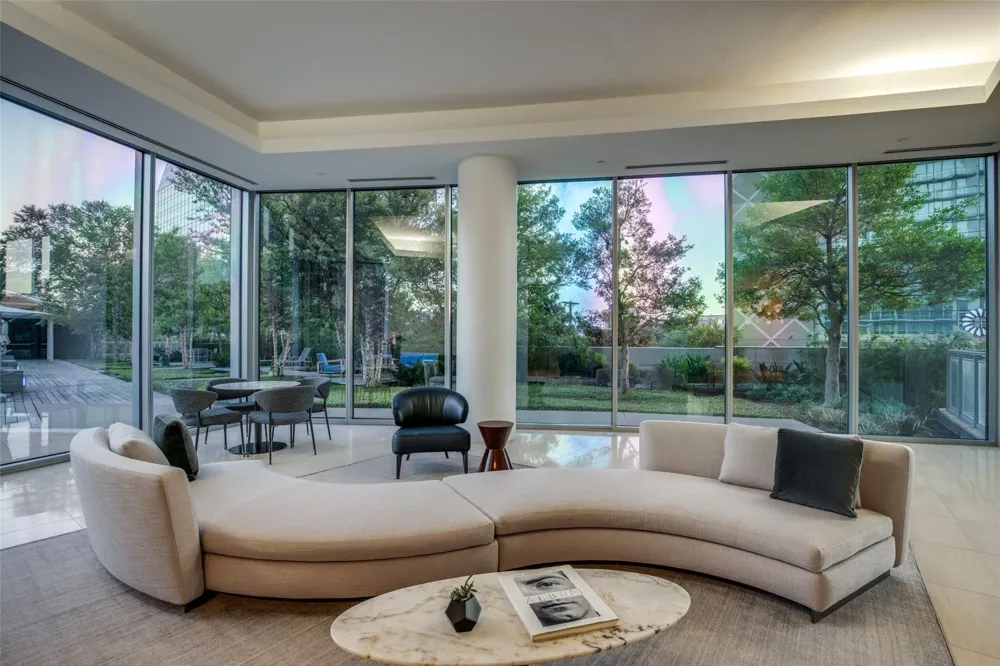 2900 McKinnon Street #2404 Dallas, TX 75201