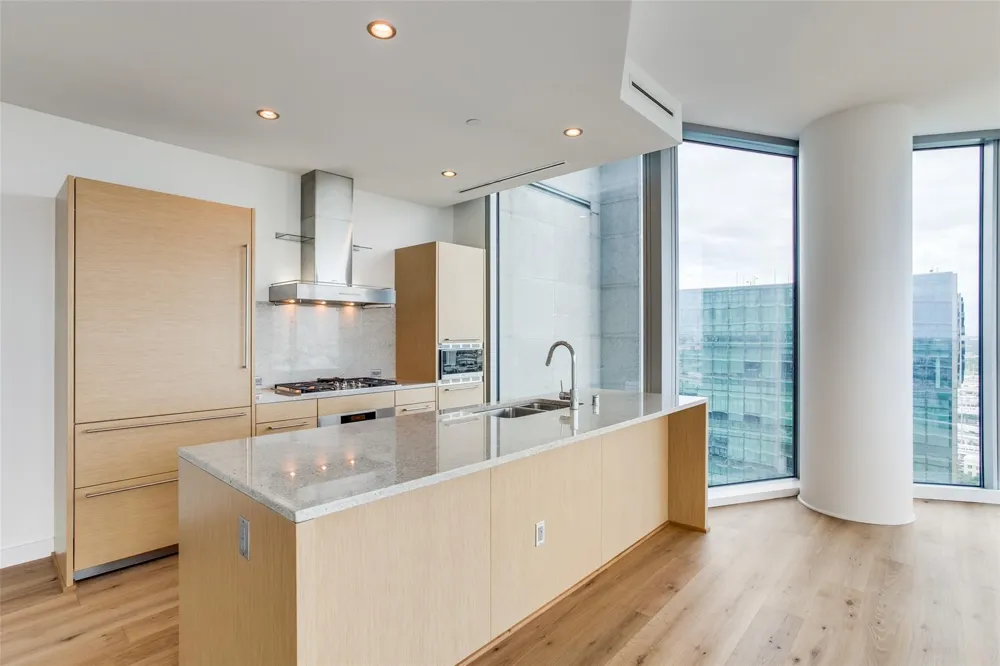 2900 McKinnon Street #2404 Dallas, TX 75201