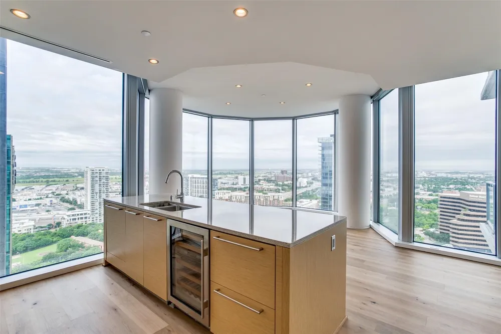 2900 McKinnon Street #2404 Dallas, TX 75201