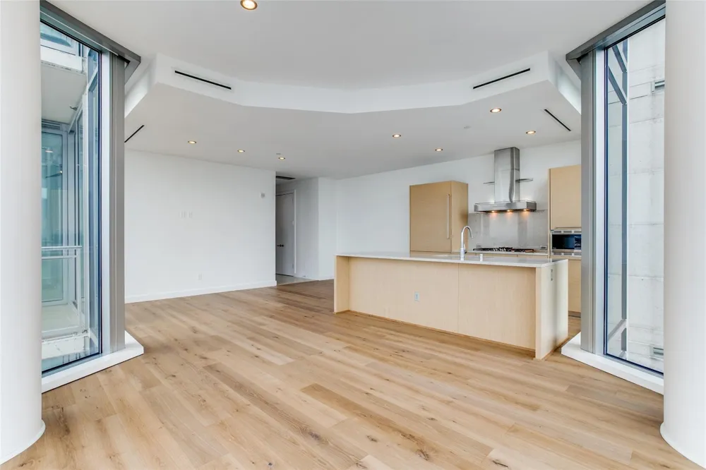 2900 McKinnon Street #2404 Dallas, TX 75201