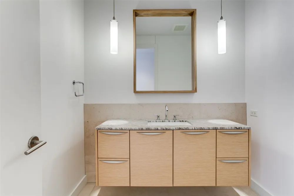 2900 McKinnon Street #2404 Dallas, TX 75201