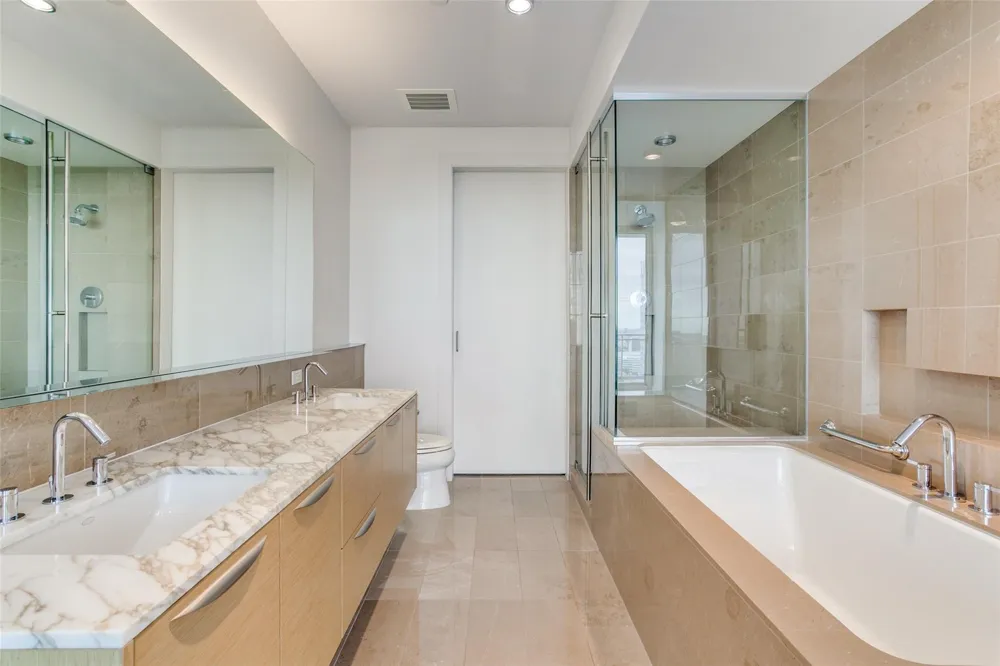 2900 McKinnon Street #2404 Dallas, TX 75201
