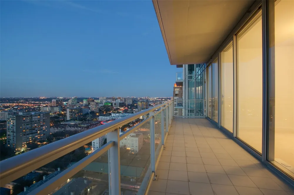 2900 McKinnon Street #2404 Dallas, TX 75201