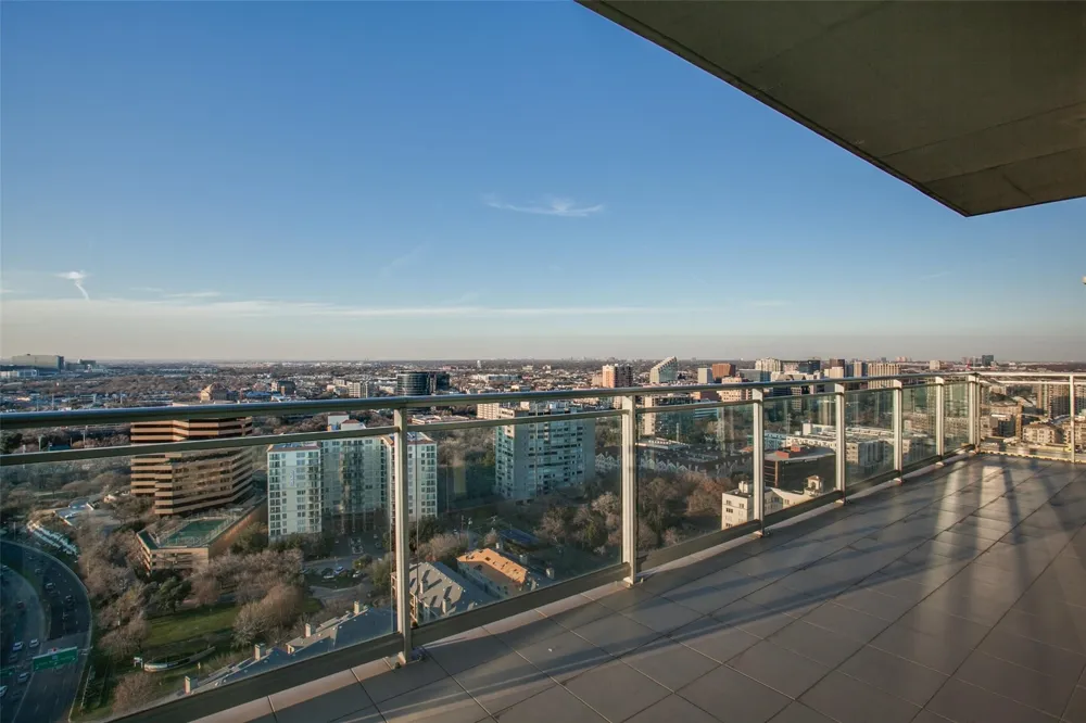 2900 McKinnon Street #2404 Dallas, TX 75201