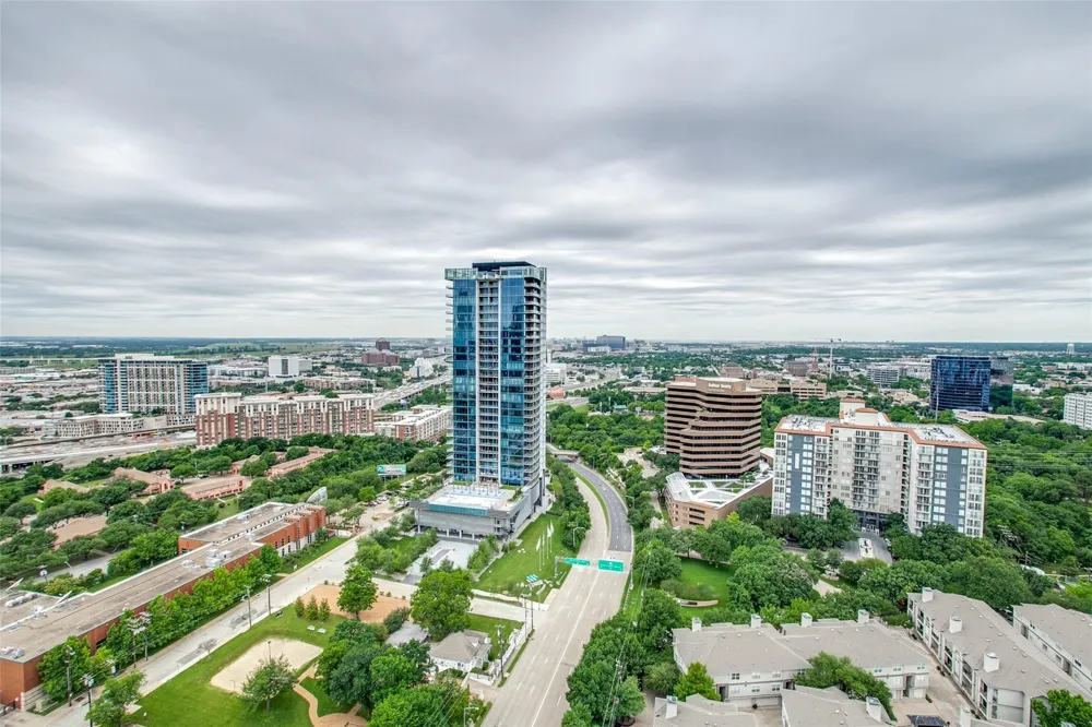 2900 McKinnon Street #2404 Dallas, TX 75201