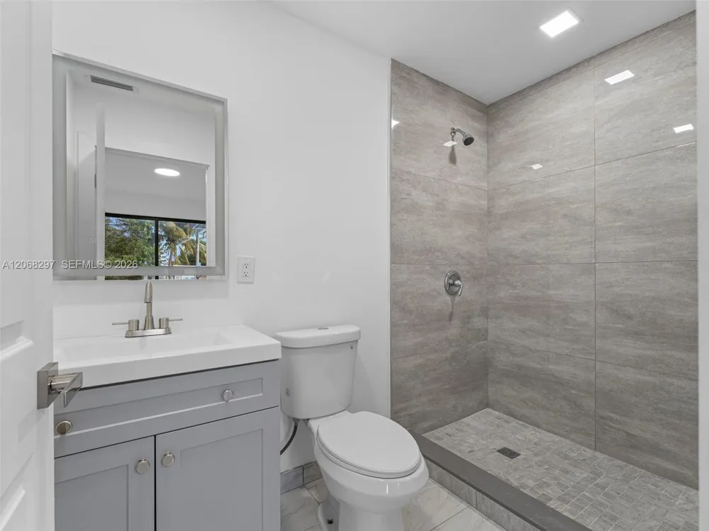 14545 Garden Dr Miami, FL 33168