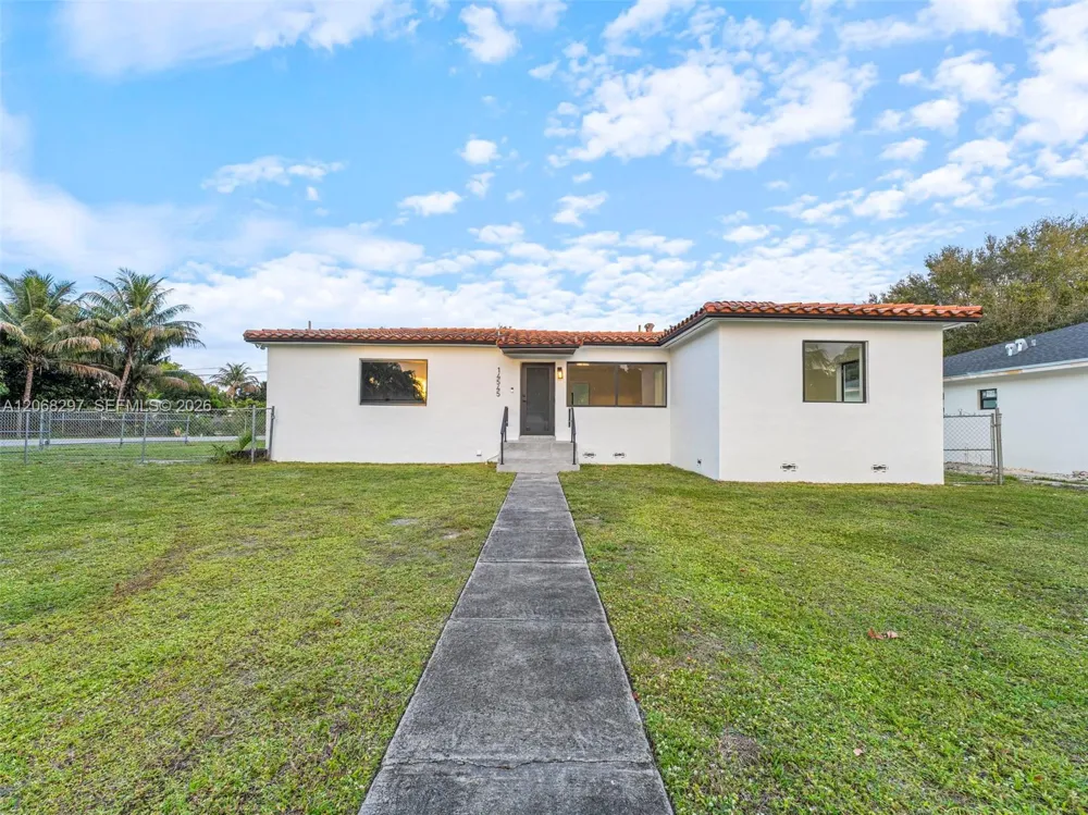 14545 Garden Dr Miami, FL 33168