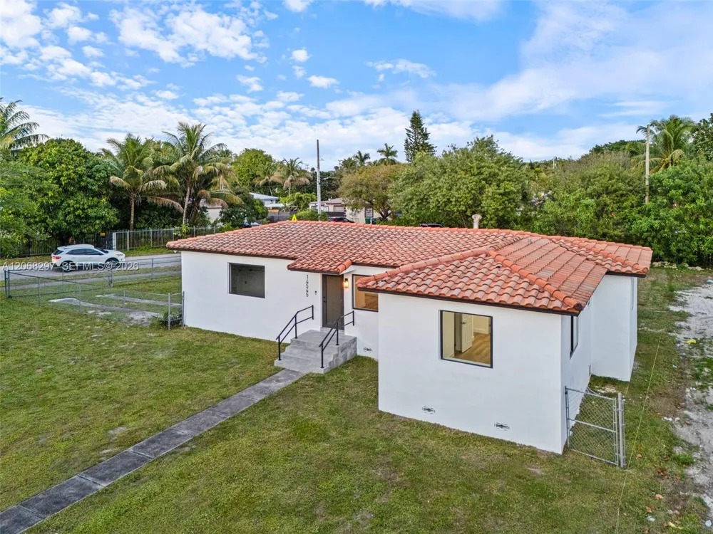 14545 Garden Dr Miami, FL 33168
