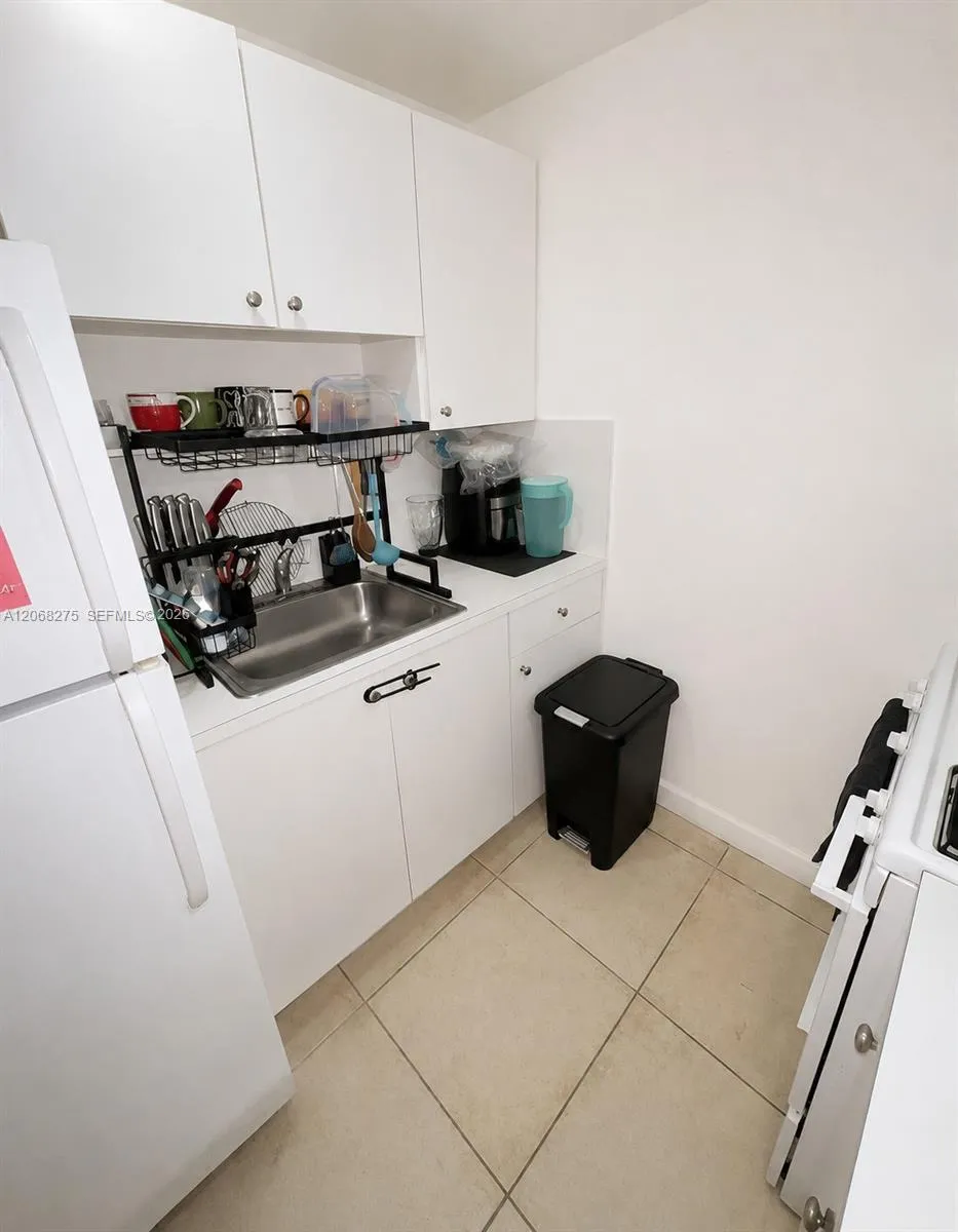 1305 W 53rd St #430 Hialeah, FL 33012