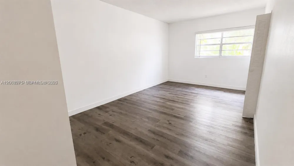 1305 W 53rd St #430 Hialeah, FL 33012