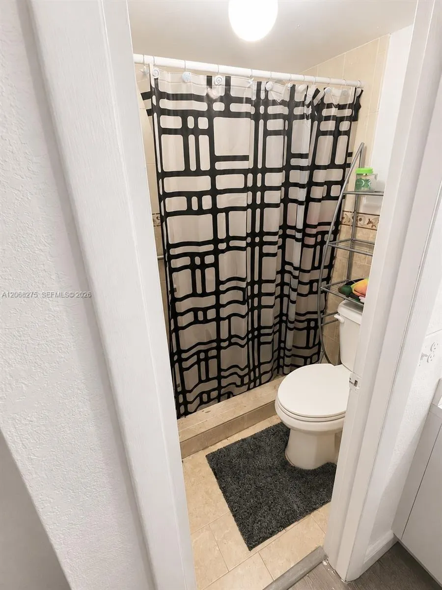 1305 W 53rd St #430 Hialeah, FL 33012
