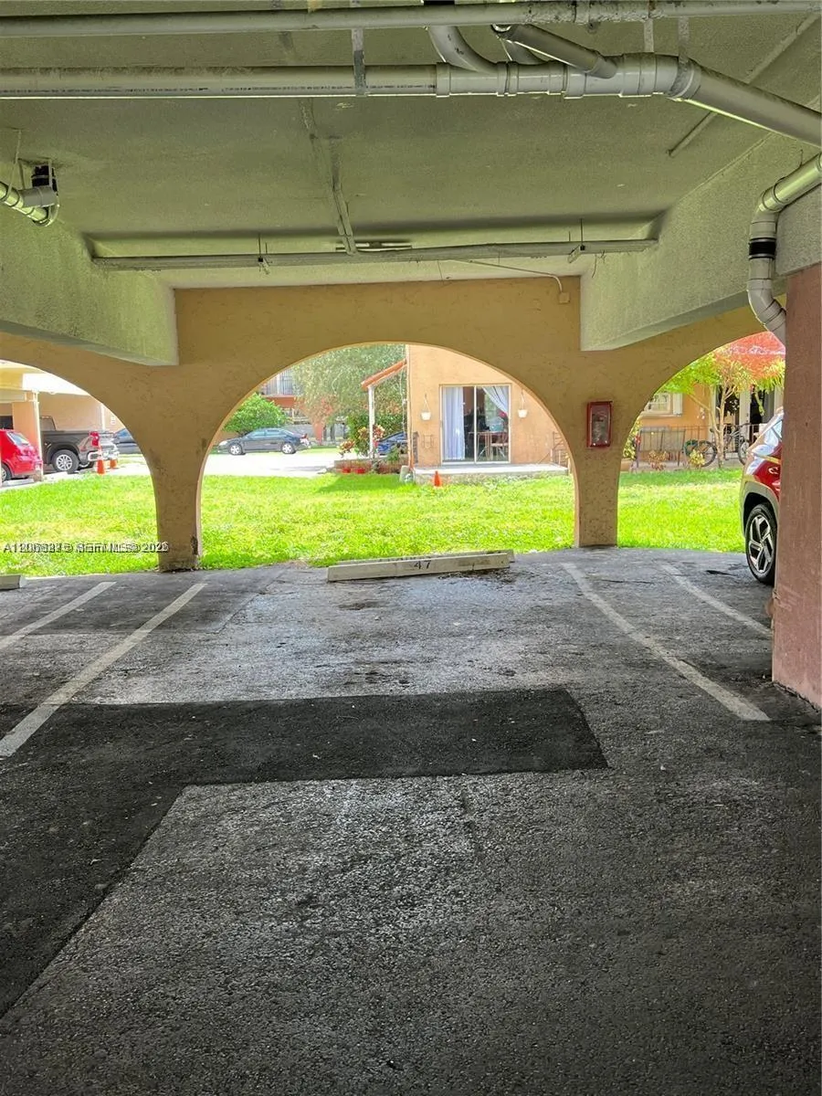 1305 W 53rd St #430 Hialeah, FL 33012