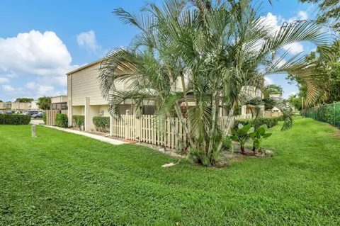 1558 Shaker Circle