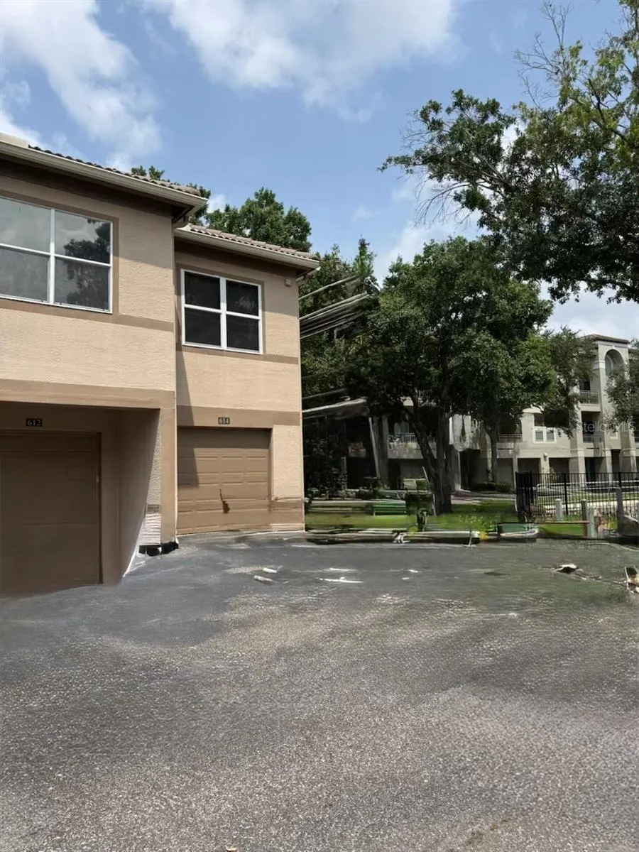 614 ARBOR LAKE LANE Tampa, FL 33602