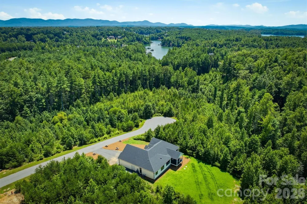 2124 Starlight Lane Morganton, NC 28655