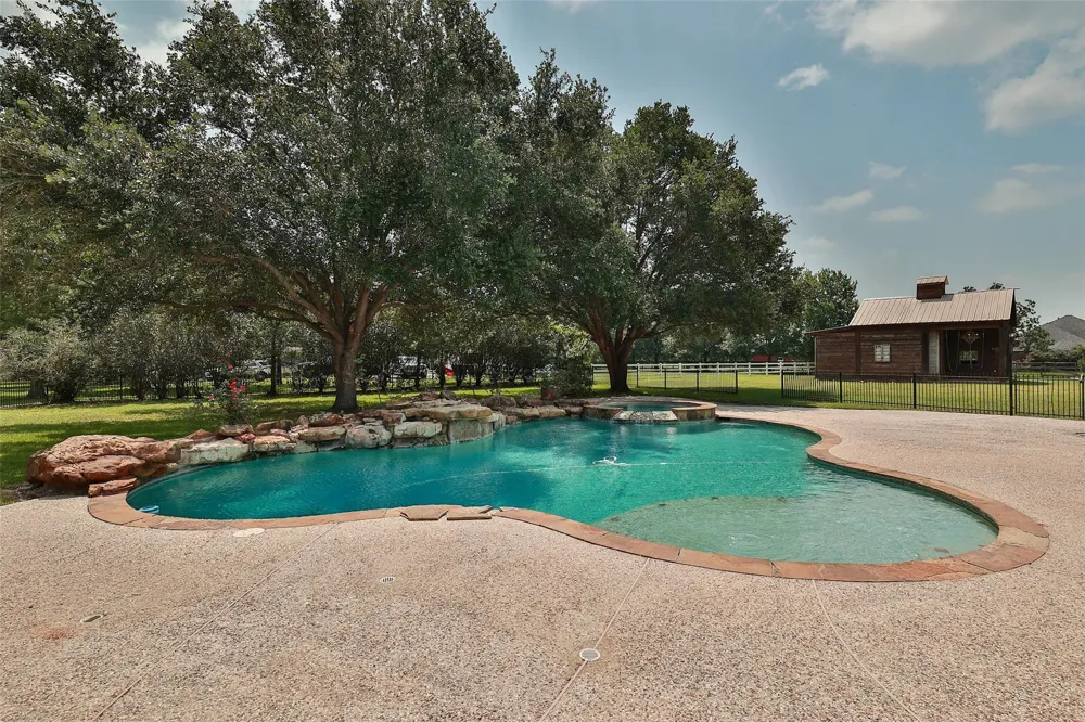 19907 Stone Lake Circle Tomball, TX 77377