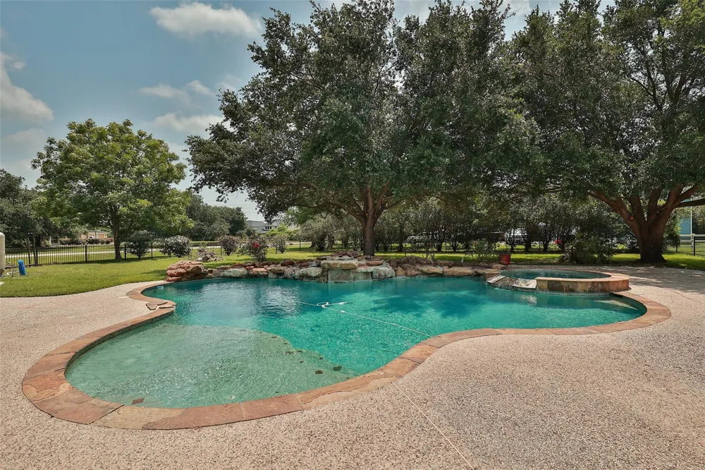 19907 Stone Lake Circle Tomball, TX 77377