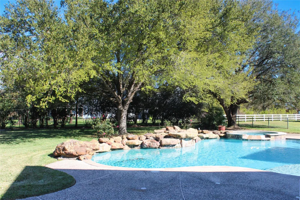 19907 Stone Lake Circle Tomball, TX 77377