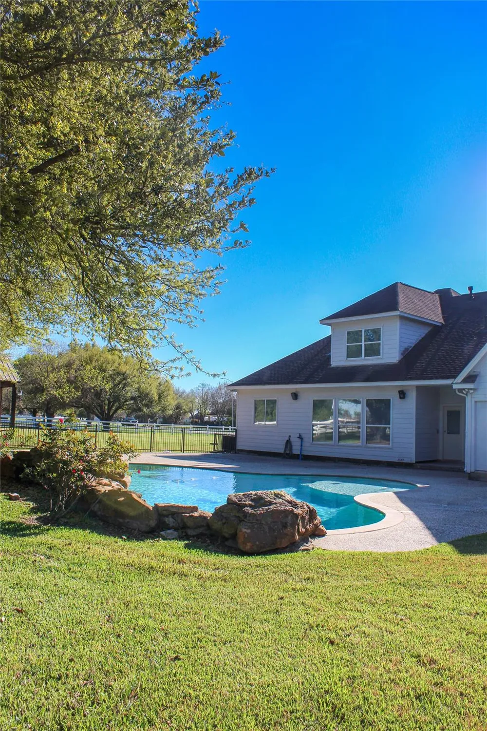 19907 Stone Lake Circle Tomball, TX 77377