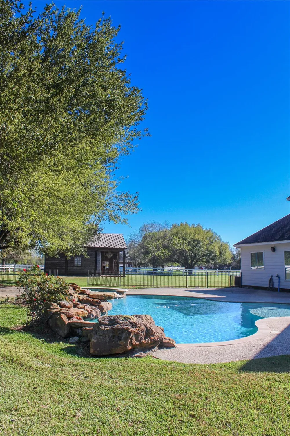19907 Stone Lake Circle Tomball, TX 77377